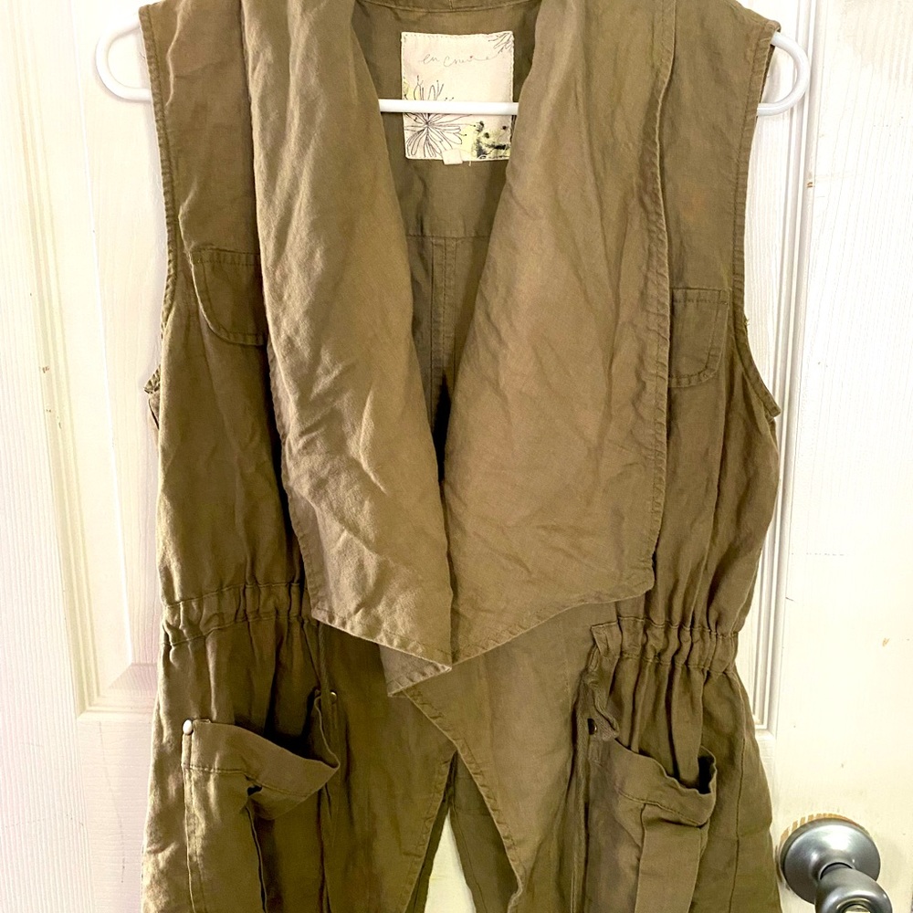 Sleeveless jacket